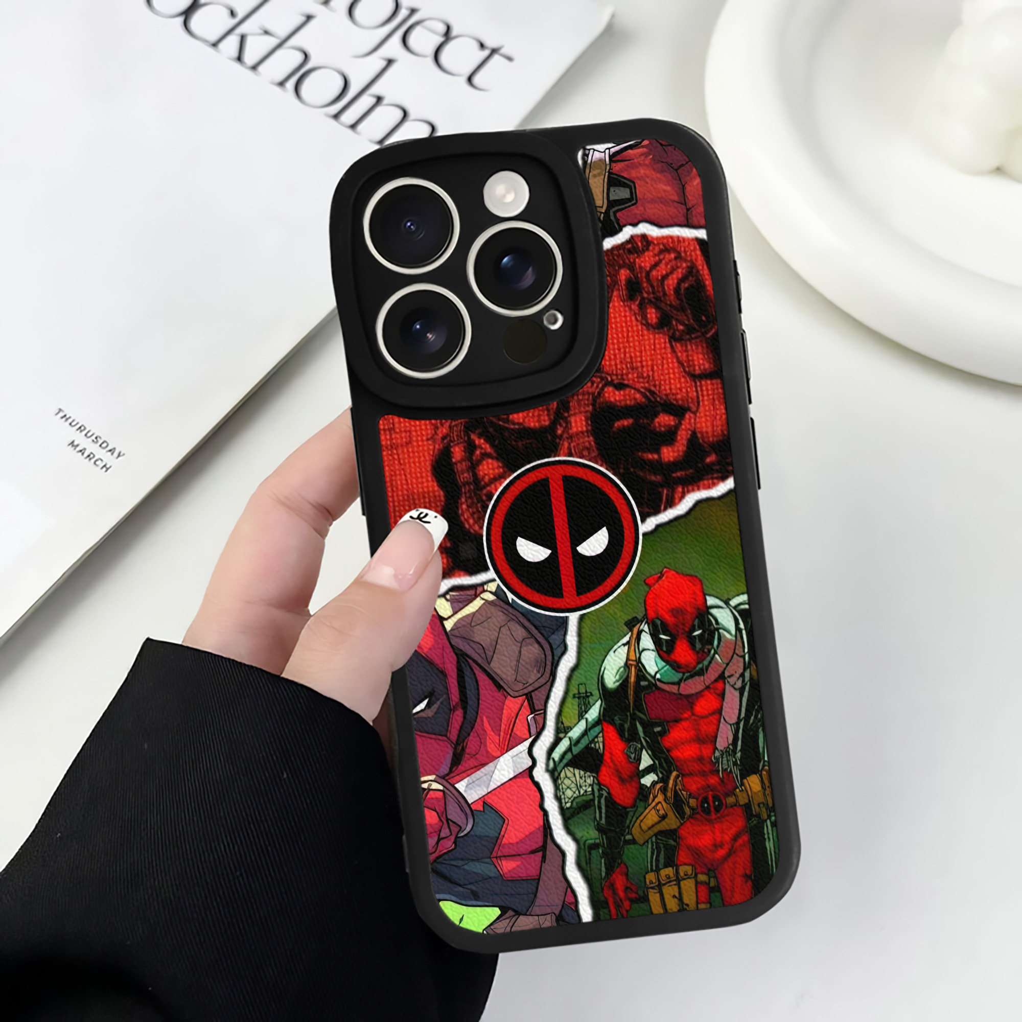 （画像用） Deadpool デッドプール 【iPhone 16シリーズ対応】シリコンスマホケース（レザー調） 材質：シリコン